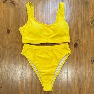 Classic yellow women’s two piece scoop neck Bikini Set size Medium NWOT swimwear